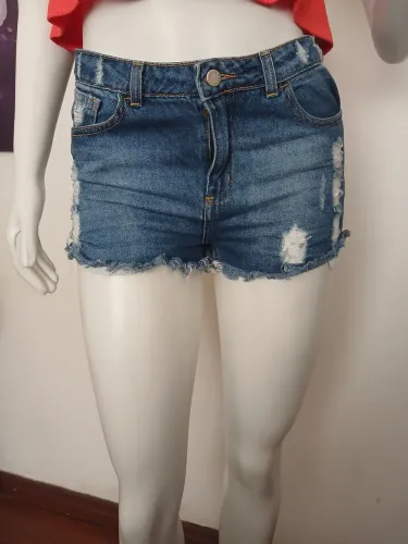 Short tamanho 16 pouco uso