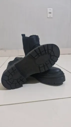 Bota Arezzo Feminina (TAM 35), cano médio