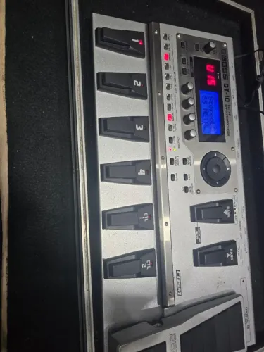 Pedaleira BOSS GT 10 com case