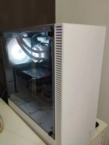 Pc Gamer / RX6600 / i3-10105F / 16G RAM DDR4