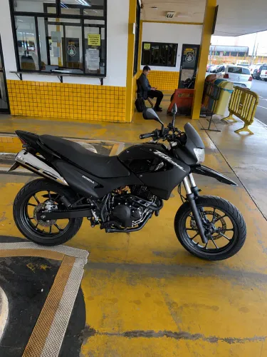 NX400 Falcon Motard 2005 