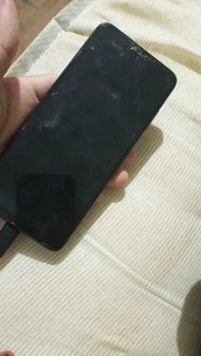 Vendo celular moto e22 pra retirar peças 