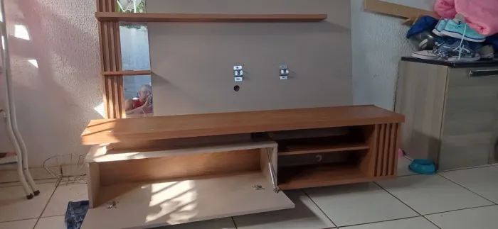 Painel para tv rack suspenso