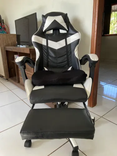 Cadeira gamer com almofada