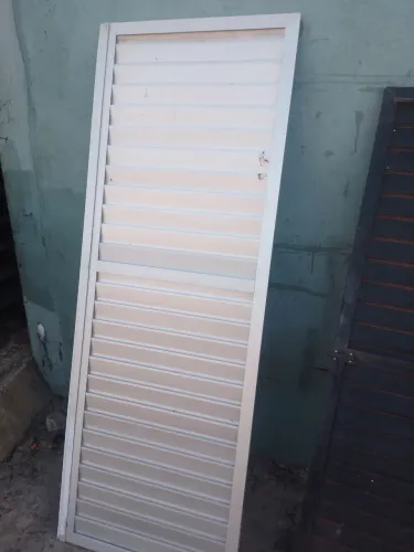 Porta de aluminio 1.80 x 68