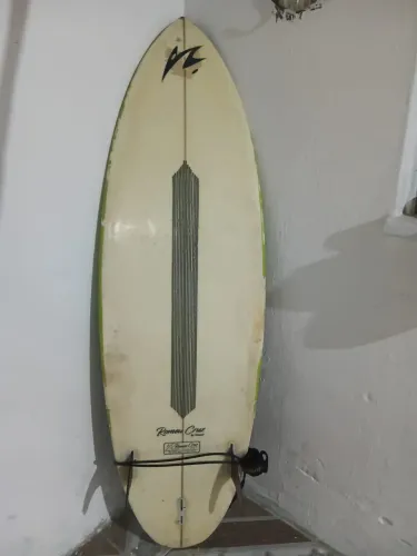 Prancha de surf 31L muito boa pra quem quer aprender a surfar