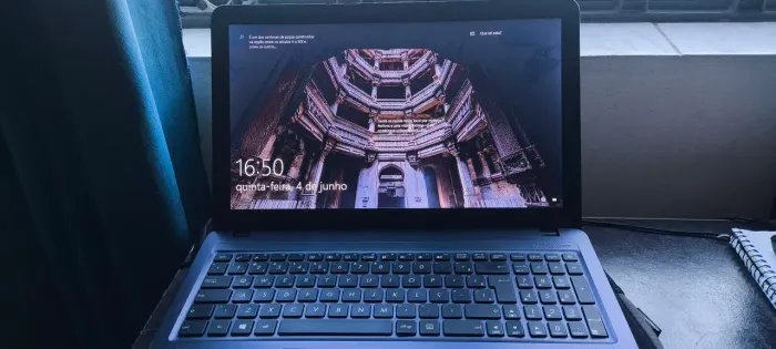Notebook Asus i3 4gb Ram 256gb armazenamento 
