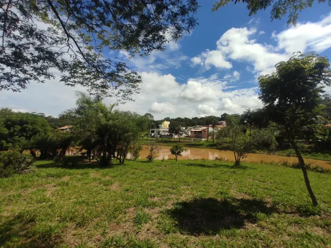 Lote Amplo à Venda no Condomínio Solar das Palmeiras em Esmeraldas - 1.670 m²