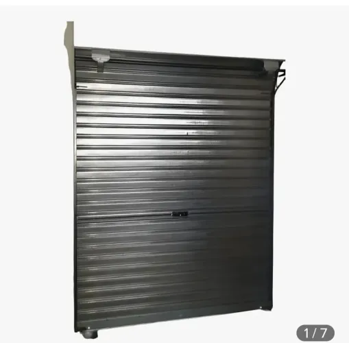 Vendo Porta de rolo medindo 2:30 de altura por 2:00 metro de largura 