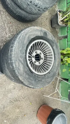Jogo de rodas D-20 6furos com pneus usado