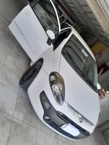 Fiat Punto Sporting 1.8 Flex 8v/16v 5P 2015