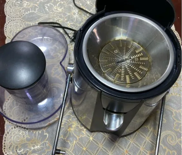 Centrífuga Frutas Suco Alimentos Espremedor 700w Cor Preto<br>Perfeito estado $170,00