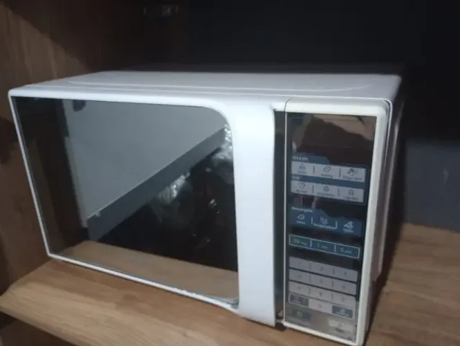 Micro-ondas Midea Porta Espelhada - 220V (Modelo MTFE22)