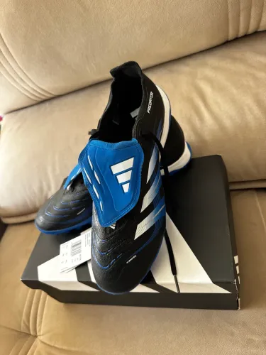 Chuteira adidas 43