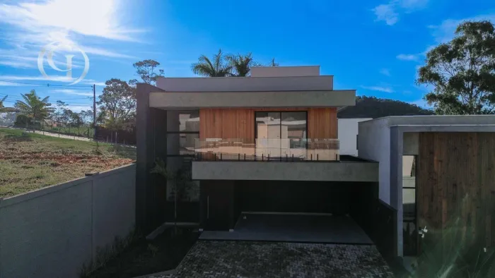Casa com 4 quartos à venda, 270 m² por R$ 1.390.000 - Vina Del Mar - Juiz de Fora/MG