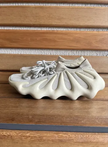 Yeezy 450 Cloud White (10US / 42BR)