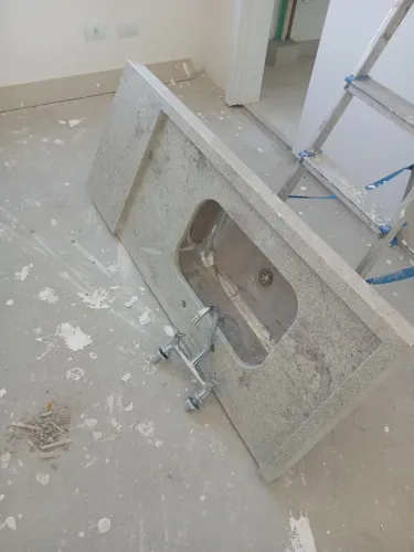 Vendo 2 pia de mármore itauna com torneira