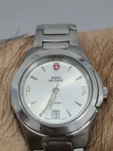 Relógio SWISS MILITAIRE À QUARTZ    -    ÓTIMO ESTADO
