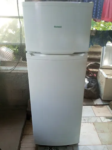 GELADEIRA CONSUL NUNCA MEXIDA USADA FUNCIONANDO PERFEITAMENTE ENTREGO PAGAMENTO NA ENTREGA