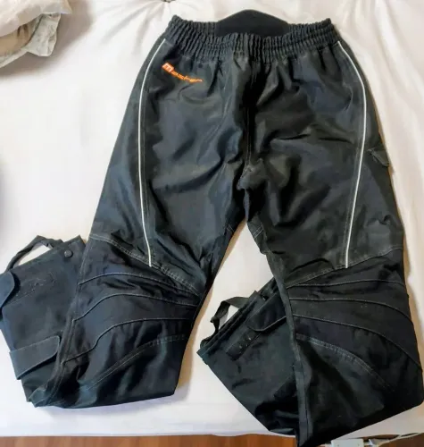 Calça Ixon Master, masculina, impermeável,  com proteção nos joelhos, com forro.