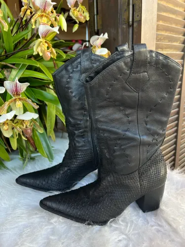 Bota Western Em couro legítimo