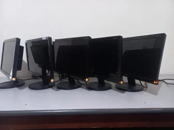 Lote Monitor Acer LCD P166HQL - 16 Polegadas