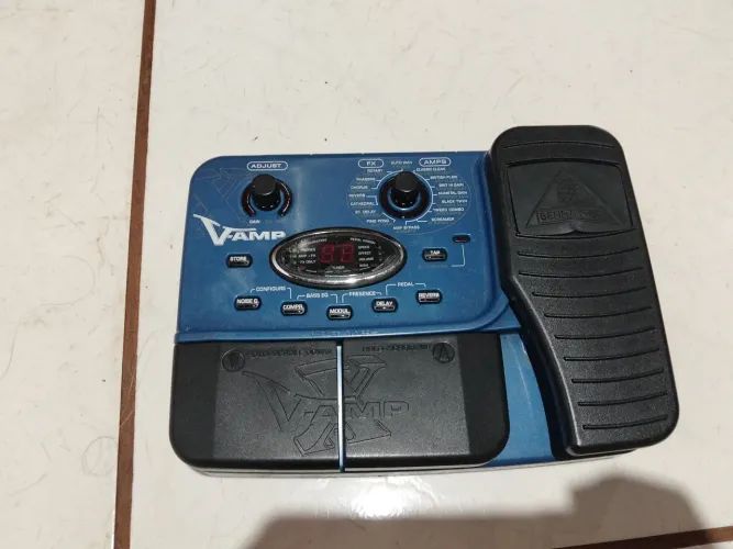 Pedaleira X V-AMP Behringer