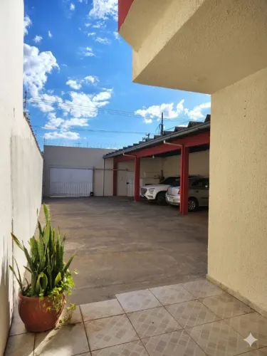Sobrado de 2 Quartos para Alugar - R$ 1.800 (Água Inclusa e Garagem Coberta)