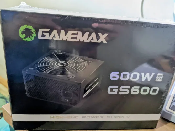 Fonte Gamemax 600w 80 Plus para PC