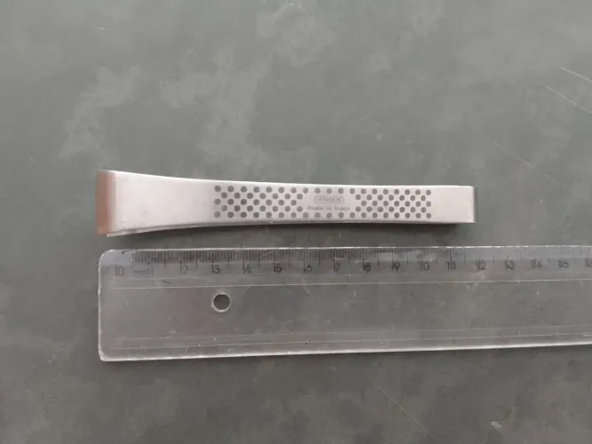 Pinça para salmão Global