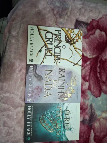 3 livros de "O Povo Do Ar" em perfeito estado