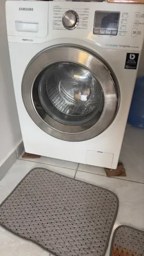MÁQUINA LAVA E SECA COM DEFEITO NA SECAGEM 