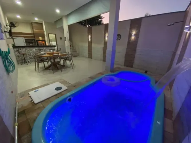 Casa com Planejados e Piscina no Bairro Esperança