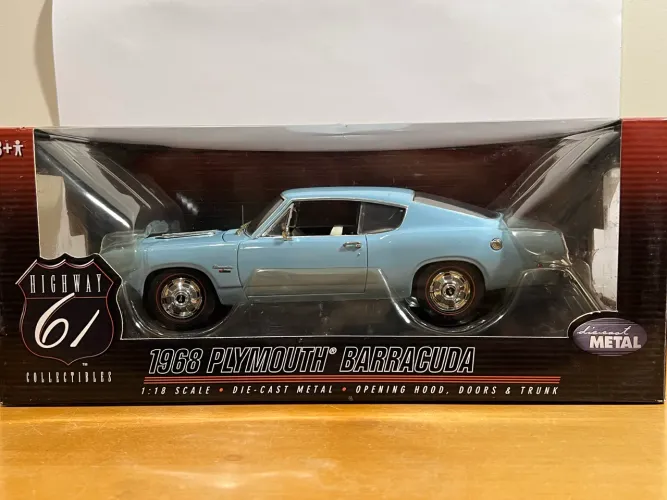 Miniatura de Coleção 1:18 - Highway 61 Plymouth Barracuda 1968