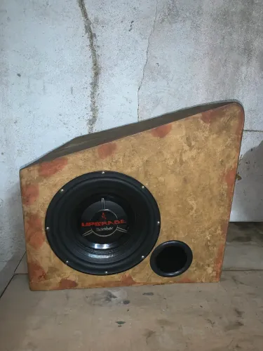 Caixa Subwoofer Bomber Upgrade 10? 350 RMS + Módulo Taramps DS800X3 (Usado)