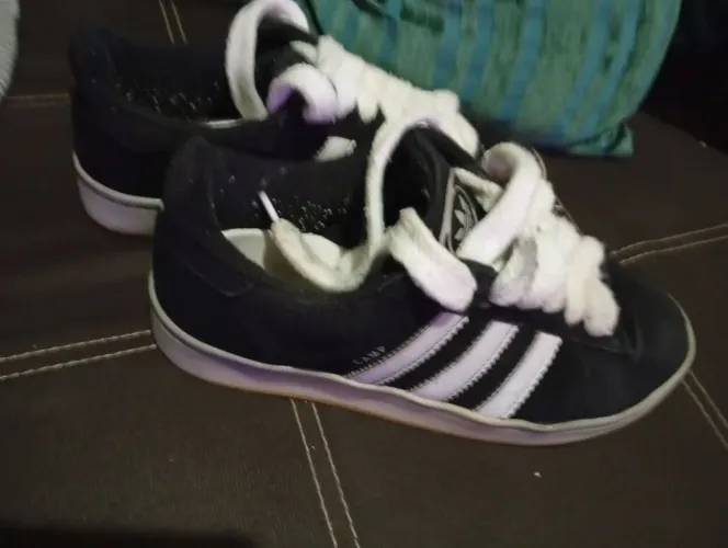 Tênis Adidas 