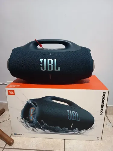JBL boombox 4
