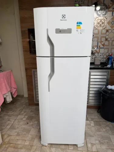 Geladeira Frost free Electrolux com (DEFEITO)