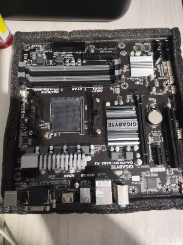 Kit Placa-mãe Gigabyte GA-78LMT-USB3 R2 + 16GB RAM (2x8GB)