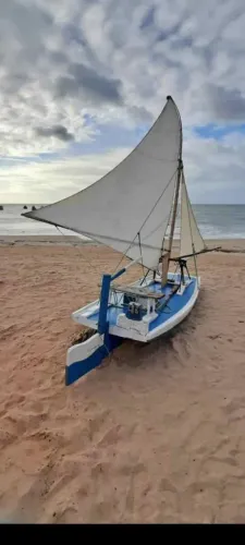 Vende-se jangada pequena 