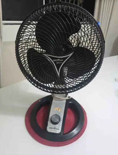Ventilador preto (usado) 90 reais