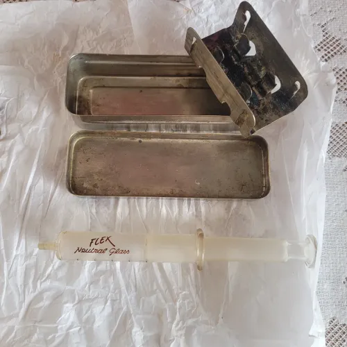 Seringa de vidro com suporte de inox