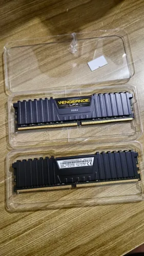 Memória RAM Corsair Vengeance 64gb ddr4 (2x32)