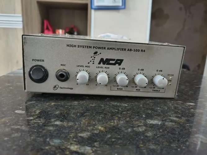 Amplificador NCR AB