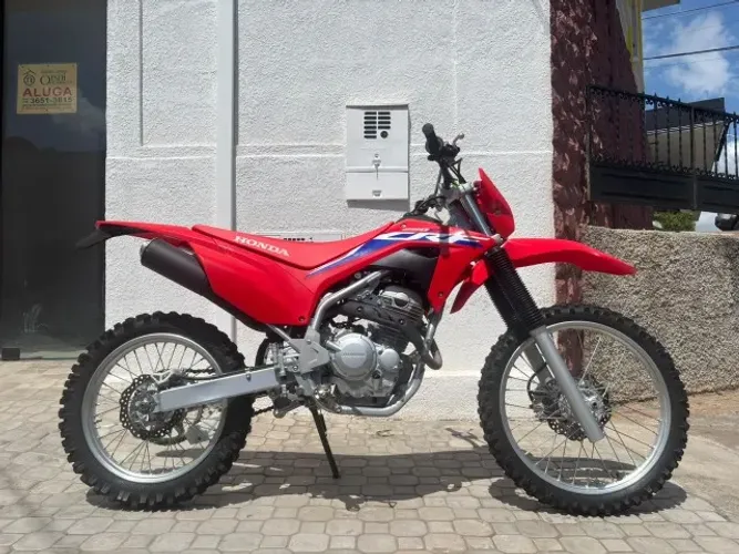 HONDA CRF 250 F 2024 VERMELHA POUCO USADA