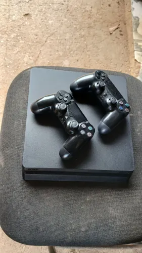 PS4 SLIM DOIS CONTROLES