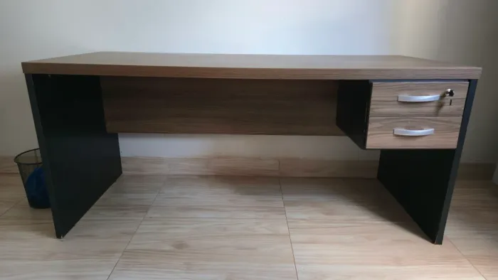 Vende mesa de escritório