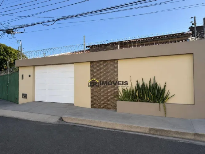 Casa à Venda com 03 Quartos no Bairro Saci Teresina/PI