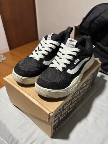 Vendo, Carregador Tipo C / Tênis Vans (Tamanho 38) / Casaco Puma (Tamanho G)
