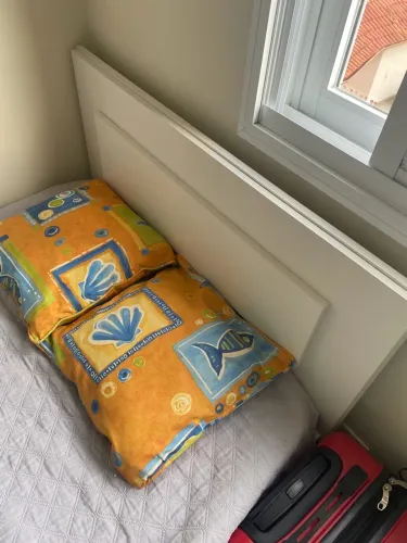 Cama solteiro em ótimo estado